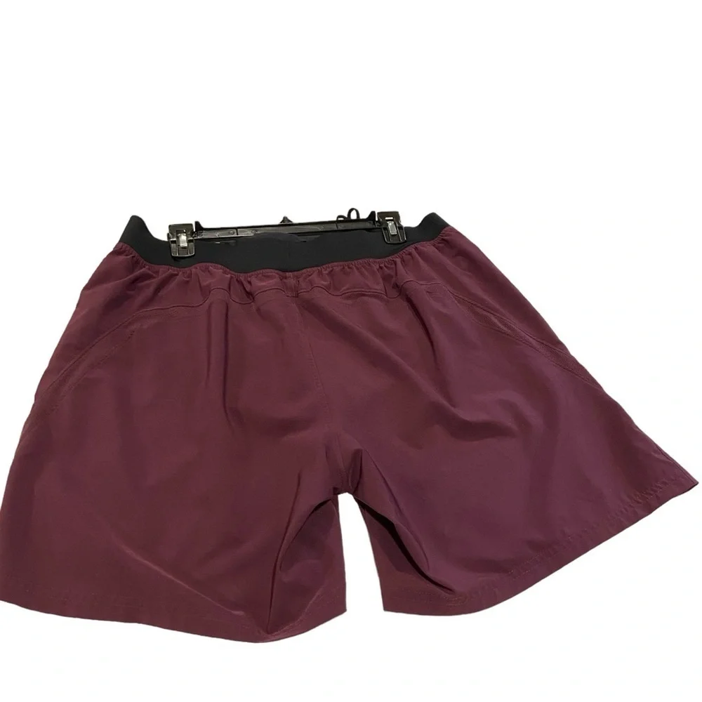 Under Armour pockets burgundy